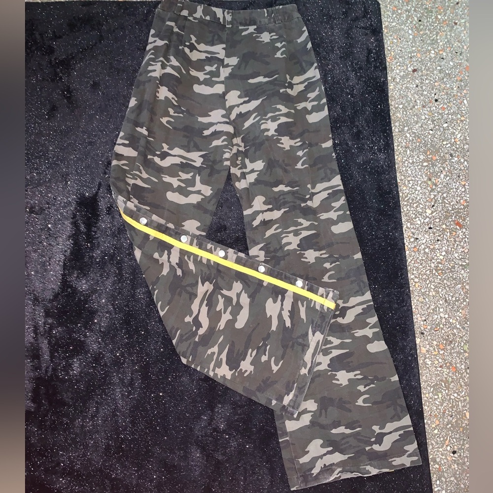 Fashion Nova Women’s Camo Snap-Trim wide leg Pants in Olive & Yellow